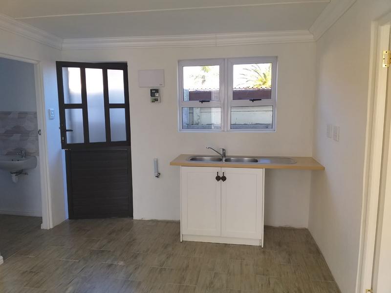 To Let 2 Bedroom Property for Rent in Goodwood Central Western Cape
